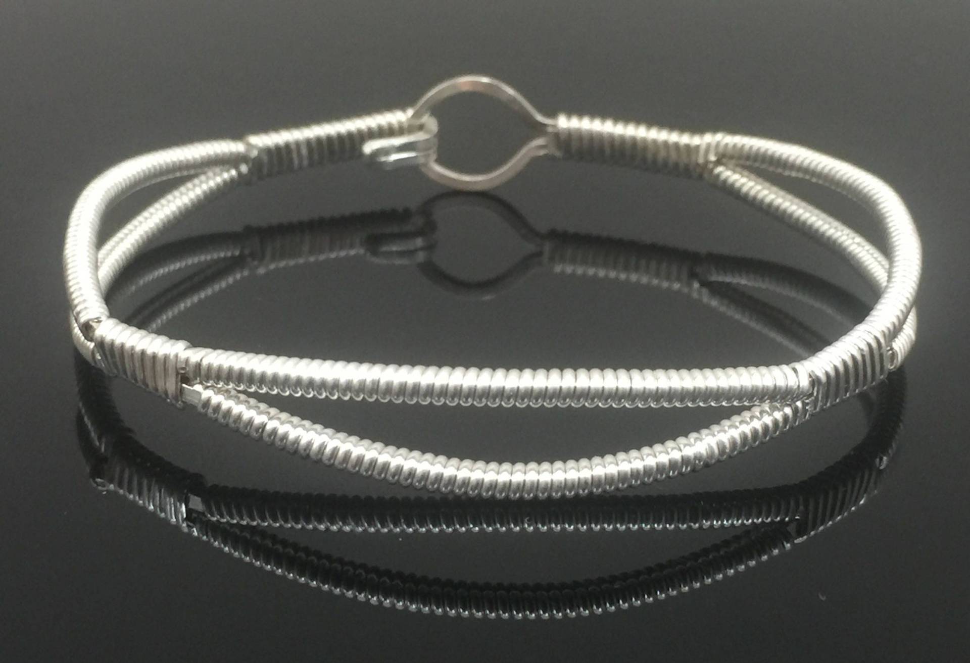 Spaltband Minidraht Gewickelt Handarbeit Armreif Spaltband Minidraht Gewickelt Handarbeit Armreif von RyanEure