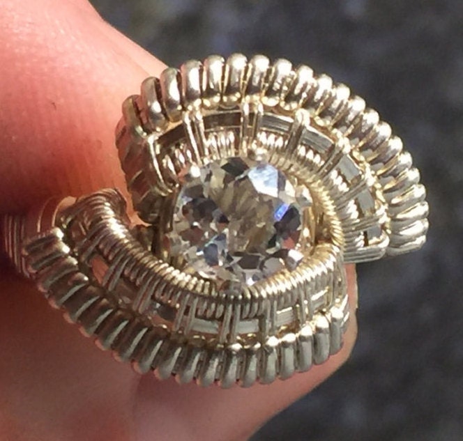Spartan Wire Wrapped White Topaz Ring Argentium Silber 14 Karat Gold Filled Jewelry Spartan Wire Wrapped White Topaz Ring Argentium Silber 14 Karat Gold Filled Jewelry von RyanEure