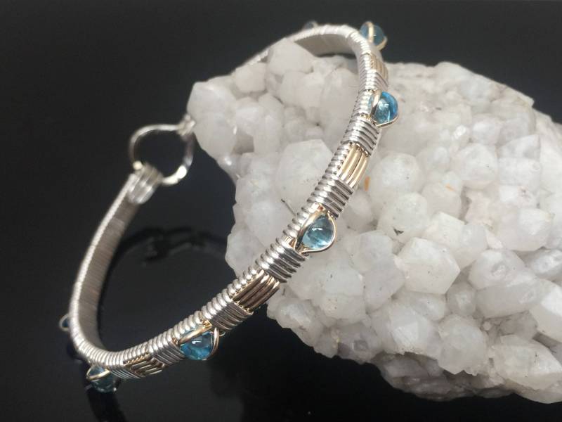 Swiss Blue Topaz Wire Wrap Armband Argentium Silber Und 14 Karat Gelbgold Filled Webarmband Design Von Ryan Eure Designs von RyanEure