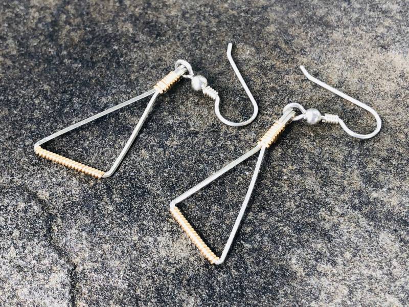 Trilogy Tropfen Und Baumeln Wire Wrapped Ohrringe von RyanEure