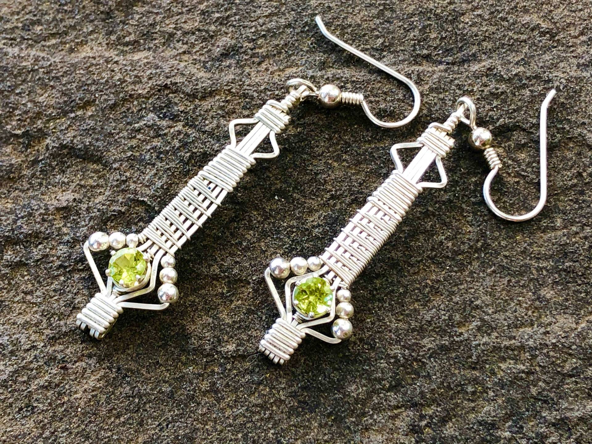 stamm Peridot Ohrringe Wire Wrapped Natürliche Deutsche Baumeln Und Tropfen Edelstein Handgewickelt Schmuck von RyanEure