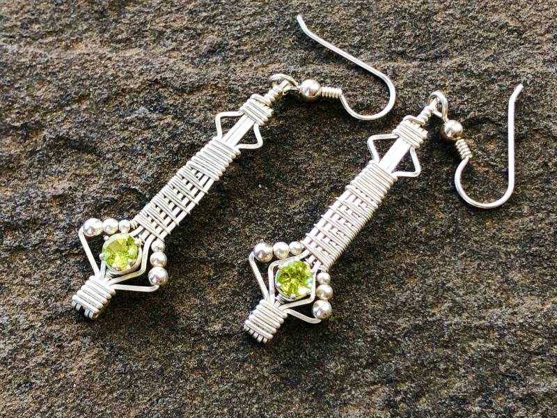stamm Peridot Ohrringe Wire Wrapped Natürliche Deutsche Baumeln Und Tropfen Edelstein Handgewickelt Schmuck von RyanEure