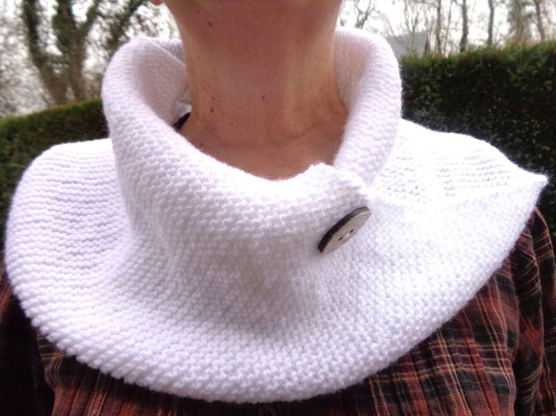 Damen Snood, Weiß, Schulterwärmer, Acryl von RyryseCreations