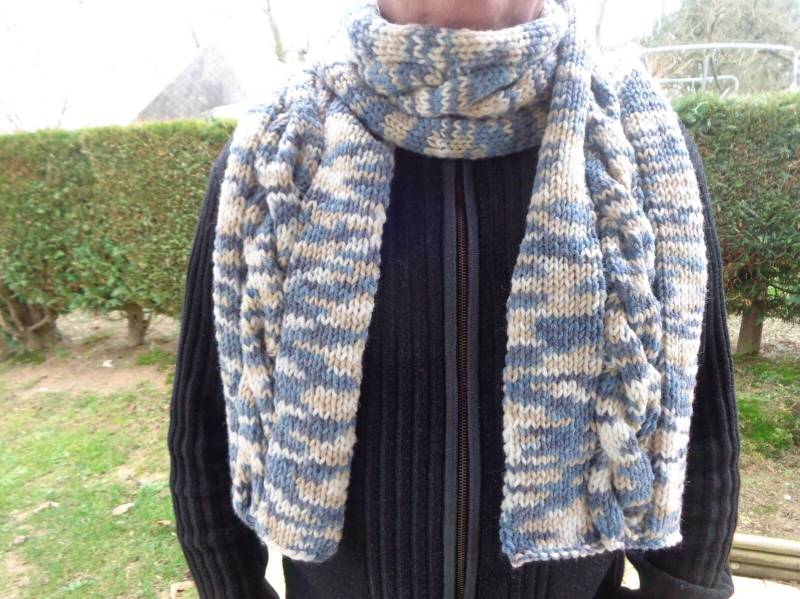 Unisex-Schal Aus Blau Und Beige Melierter Wolle Acryl, Handgefertigt von RyryseCreations