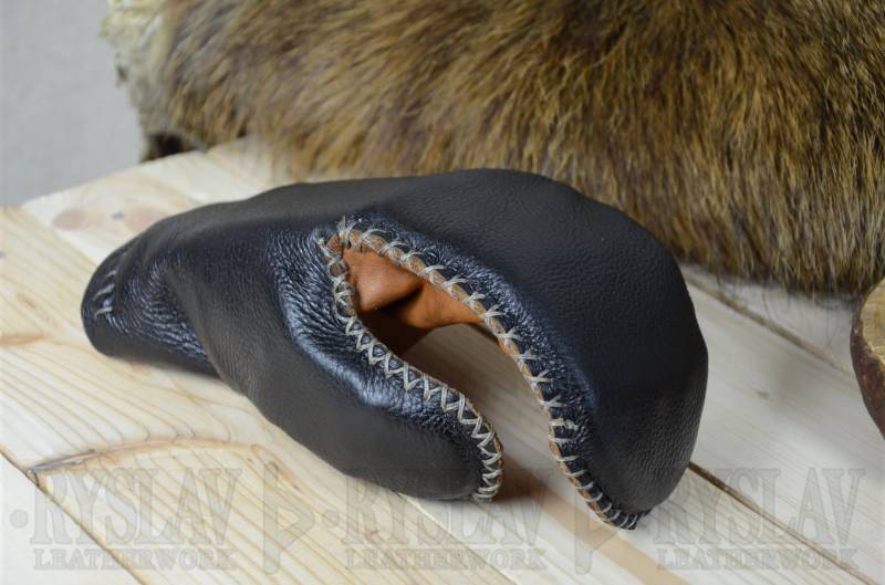 Wikinger-Handschuh Aus Leder Für Vollkontakt-Kampf, Gestärkte Echtlederplatten Und Echtlederbezug, Bezogener Handschuh von RyslavLeatherwork