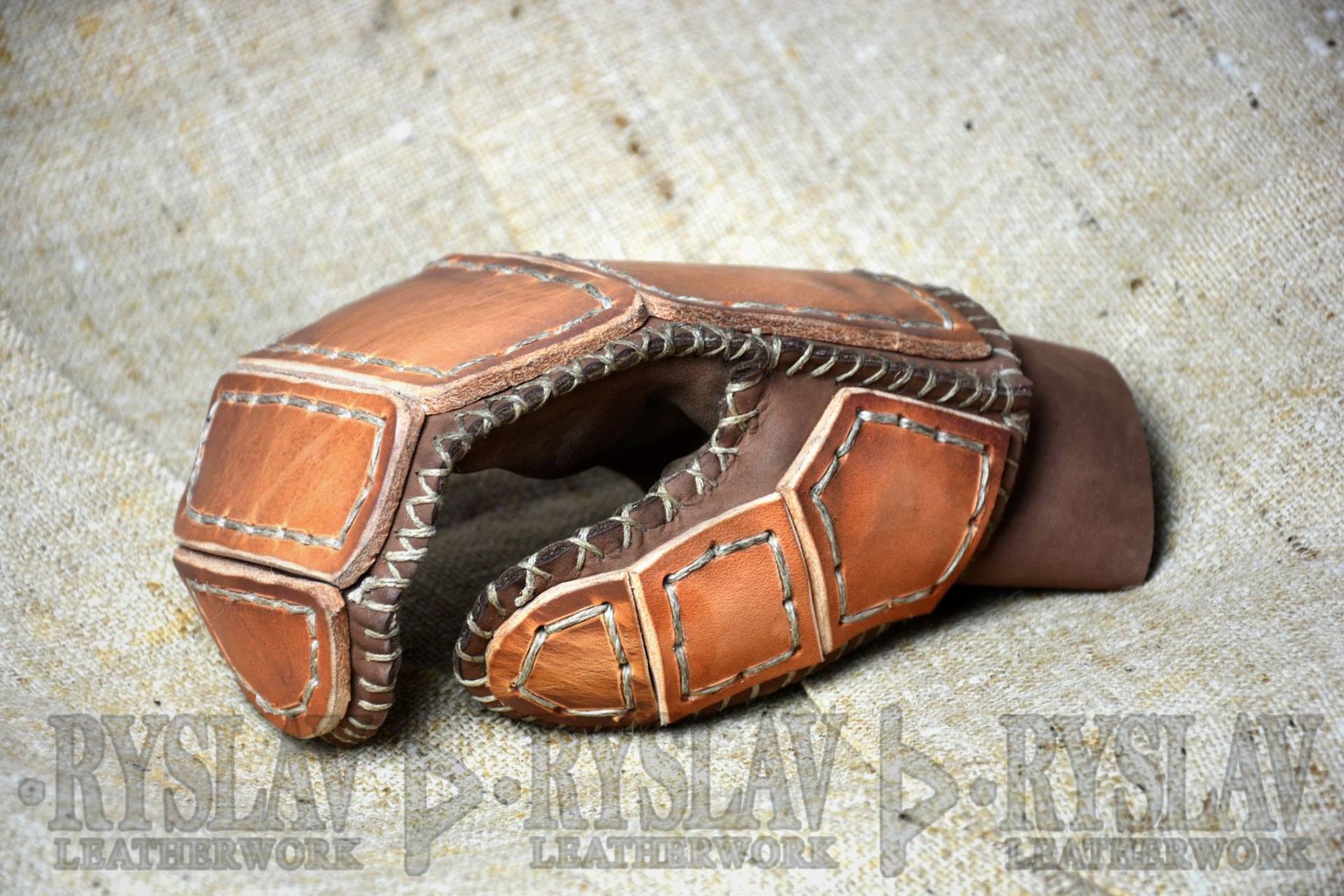 Wikinger-Handschuh Aus Leder Für Vollkontakt-Kampf, Gestärktes Echtes Leder, Überzogener Handschuh Wikinger-Handschuh Aus Leder Für Vollkontakt-Kampf, Gestärktes Echtes Leder, Überzogener Handschuh von RyslavLeatherwork