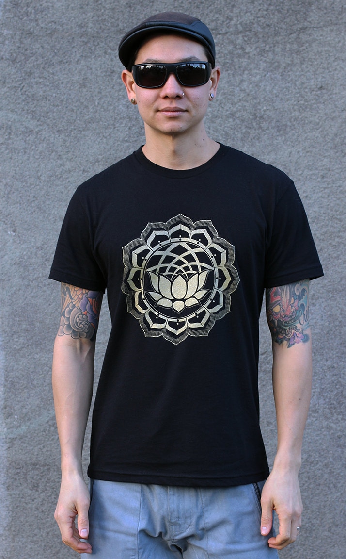Lotus Symbol T-Shirt/Unisex Sacred Geometry Kleidung Festival + Streetwear von Rythmatix