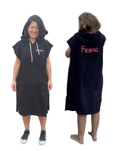 S< Surf Poncho für Männer & Frauen mit Namen bestikt - Persönliche Stickerei -100% Baumwolle/Terry - Langer Surfponcho in 4 Farben (L/XL, Schwarz) von S&LT