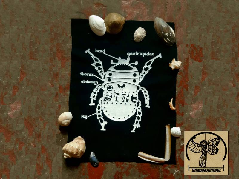 Vintage-Inspirierter Insektenaufnäher - Handgefertigtes Steampunk-Käfer-Design von Sommervogelsiebdruck