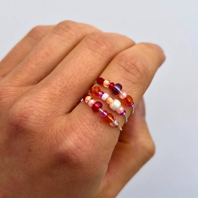 Anti-Angst-Ring | Beruhigungsring Aus 925 Silber - Handgefertigter Ring Mit Glasperlen | Rot, Pink, Orange Geschenkidee Für Frauen von SAAVAde