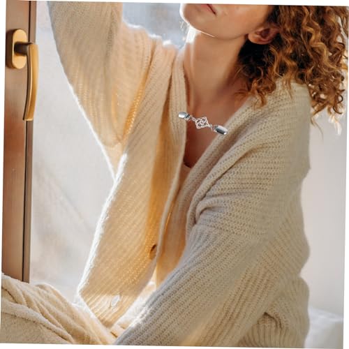 SAFIGLE 2 Stück Vintage Strickjacken Clips Metall Broschen Leichte Pullover Clips für Damen Praktische Schal und Cardigan Verschlüsse Vielseitig für Freizeit und Formelle Kleidung von SAFIGLE