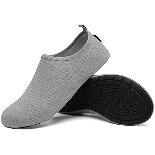 SAGUARO Hausschuhe Herren Damen Hüttenschuhe Leicht Rutschfest Pantoffeln Cozy Atmungsaktiv Sockenschuhe Home Flache Cozy Slippers, Graualuminium 46/47EU SAGUARO Hausschuhe Herren Damen Hüttenschuhe Leicht Rutschfest Pantoffeln Cozy Atmungsaktiv Sockenschuhe Home Flache Cozy Slippers, Graualuminium 46/47EU von SAGUARO