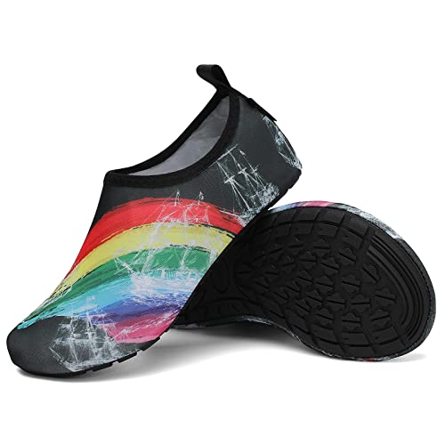 SAGUARO Hausschuhe Herren Damen Hüttenschuhe Leicht Rutschfest Pantoffeln Cozy Atmungsaktiv Sockenschuhe Home Flache Cozy Slippers, Regenbogen 46/47EU von SAGUARO
