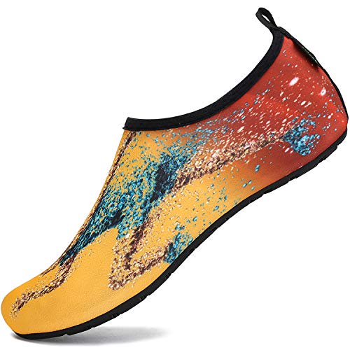 Saguaro Herren Wasserschuhe Leicht Bequeme Badeschuhe für Damen Schnell Trocknend Schwimmschuhe Unisex Aquaschuhe Surf Swim Schwimmen Tauchen, Gold 40/41 von SAGUARO