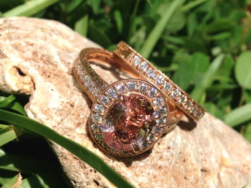 Nur Ein Mit Diesem Peachy Saphir-Set in Rose Gold Passenden Band Erhältlich von SAMnSUE