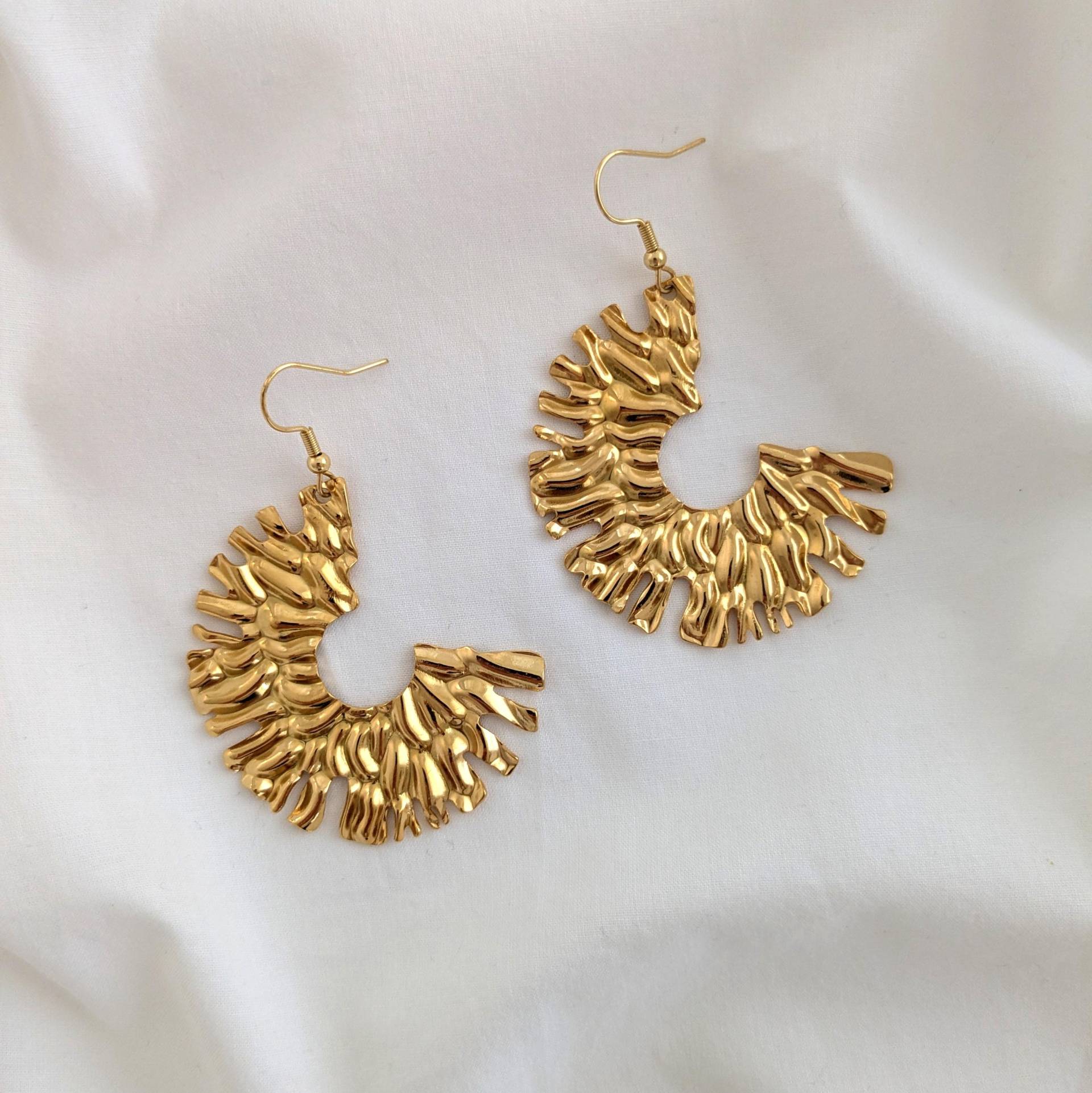 Große Goldene Hängeohrringe | Halbrunde Ohrringe Extravagante Gold Statement Boho Geschenke Für Sie von SANOIA