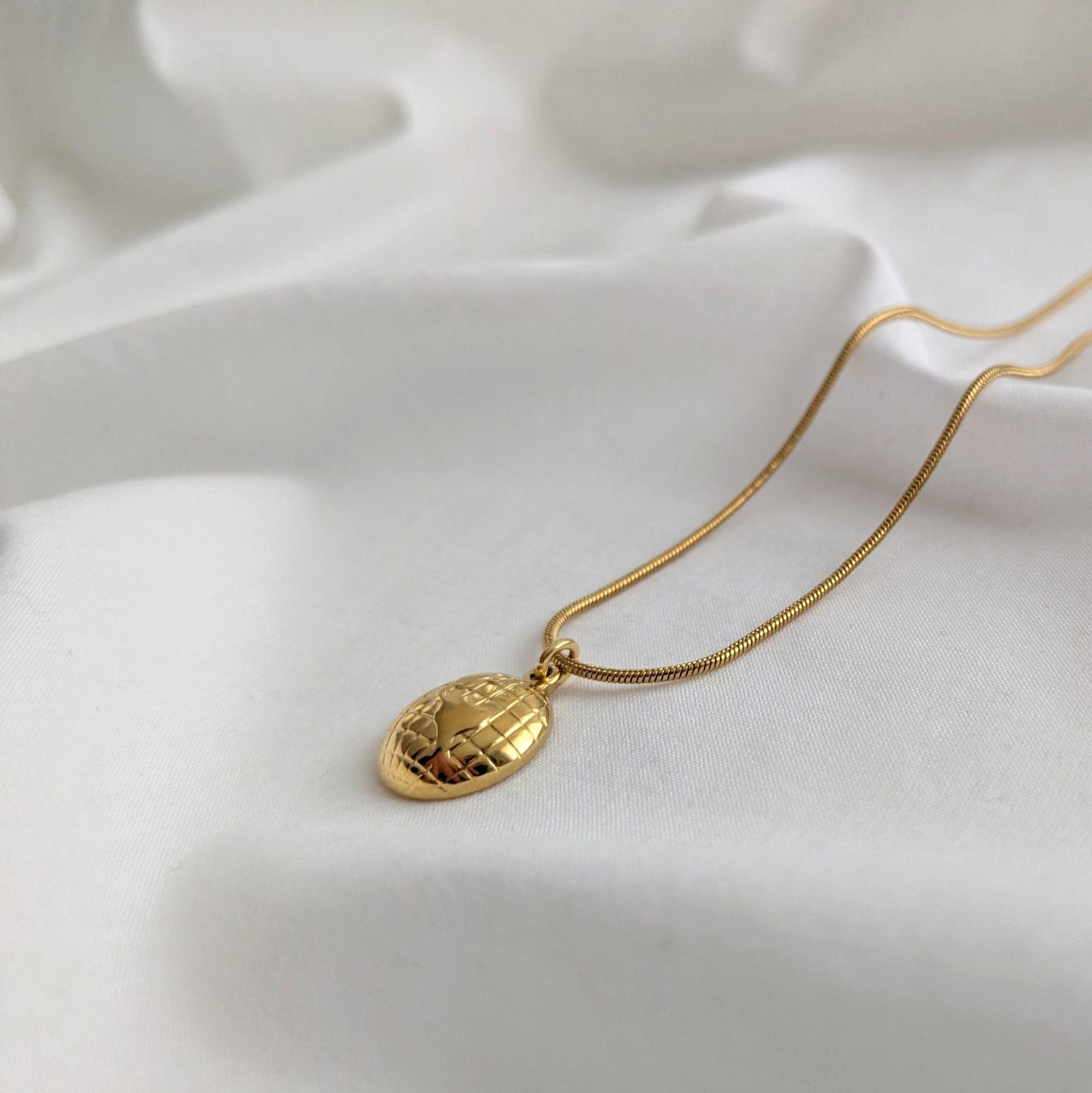 Halskette Weltkugel Gold | Welt Geschenke Für Globetrotter Abschiedsgeschenk Freundin Reise Wanderlust Kette Edelstahl von SANOIA