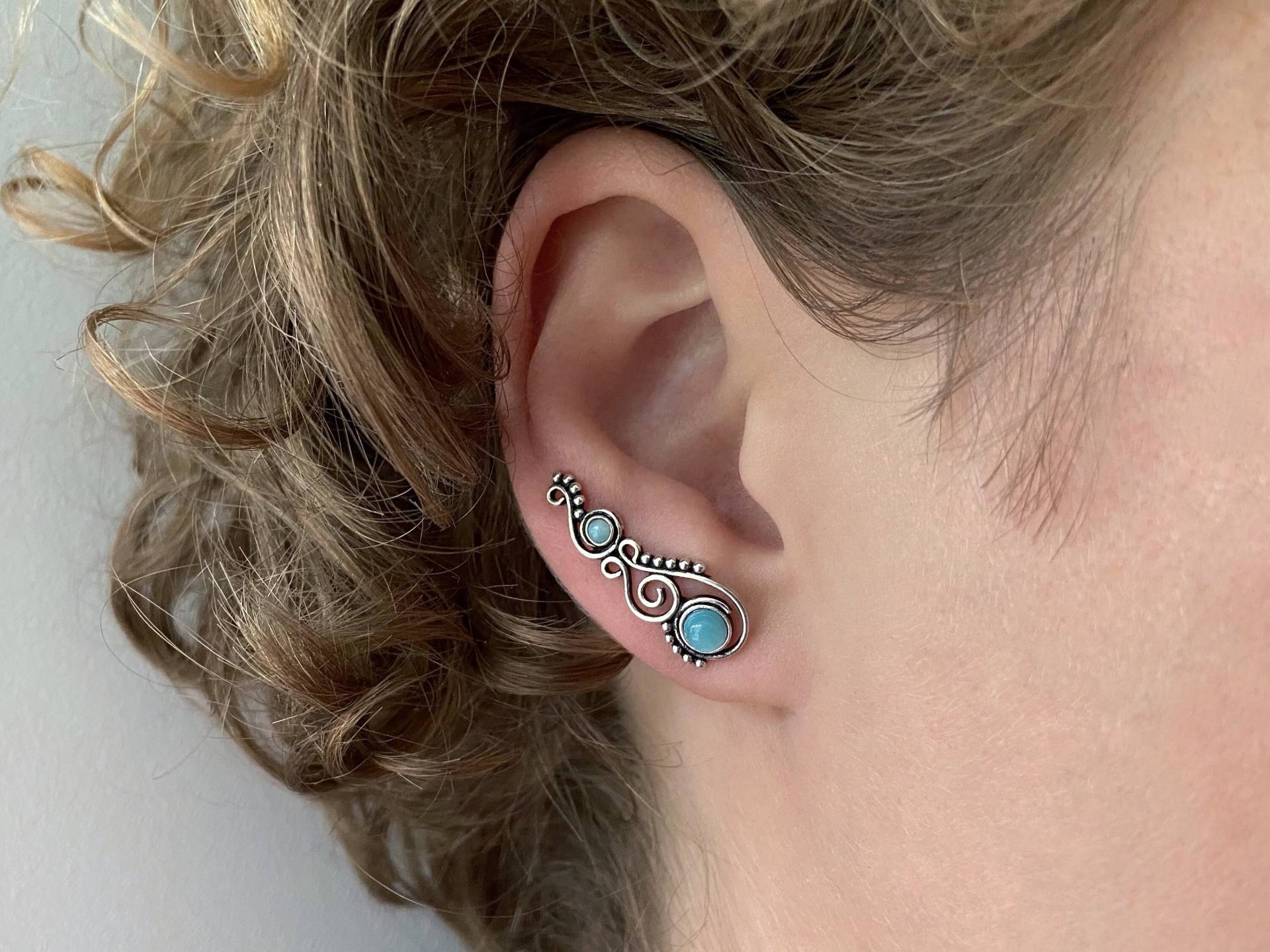 Earclimber Ohrring Spirale Mit Steinen Und Pünktchen; Ohrkletterer, Bergsteiger Ohrringe, Larimar von SANUKA