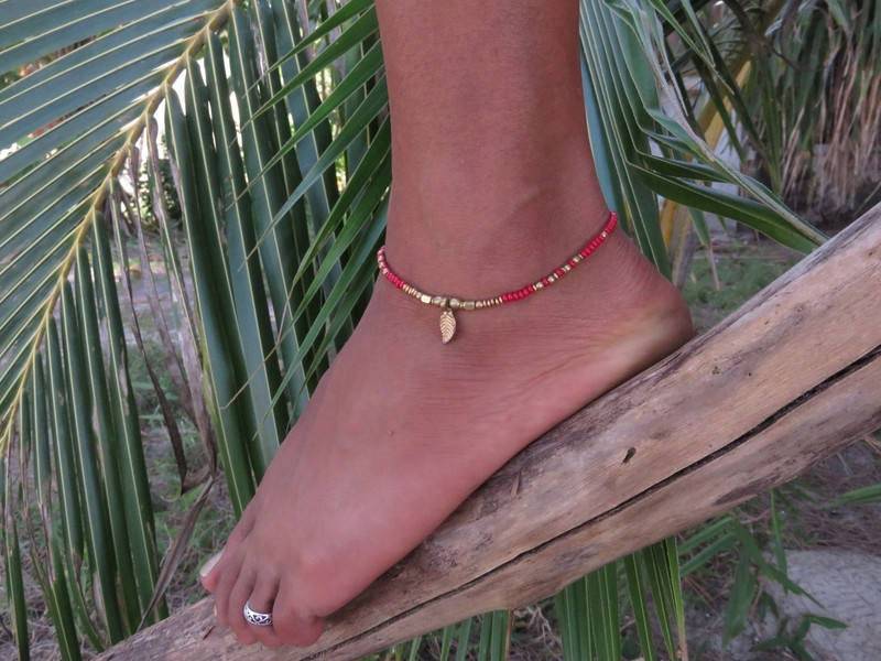 Fusskettchen Mit Kleiner Feder Aus Messing von SANUKA