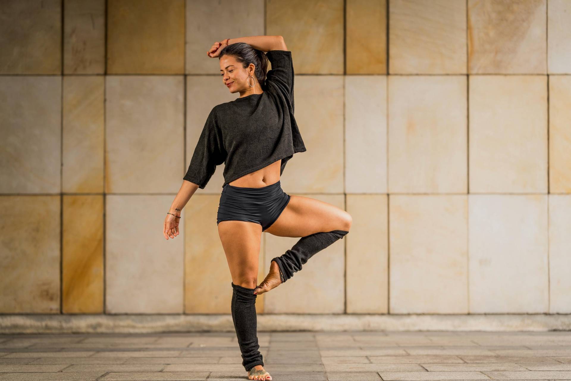 Halblanges Lockeres Strickshirt in Schwarz von SANUKA