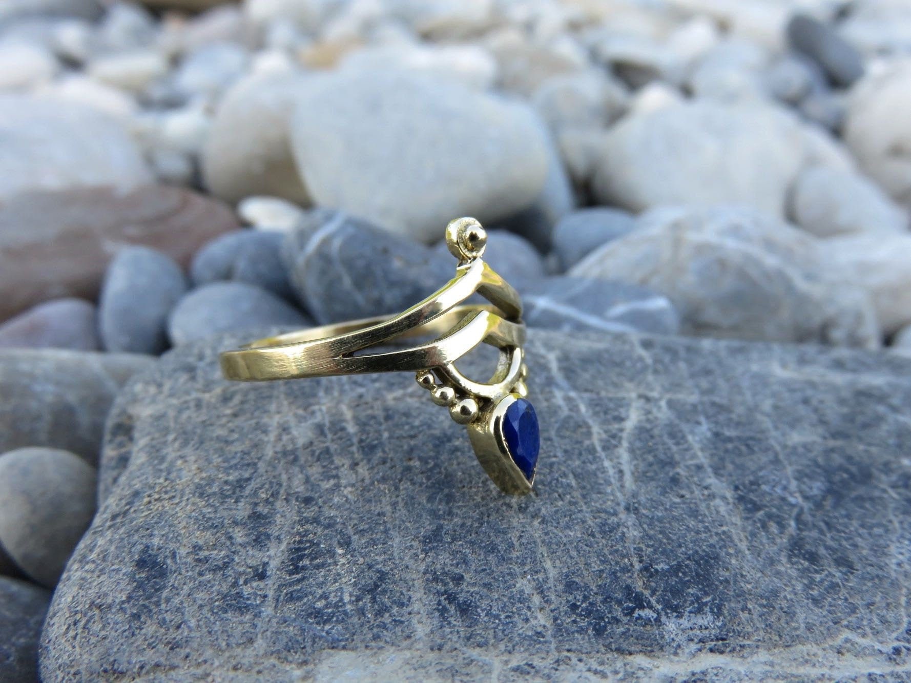 Ring Mit Lapis Lazuli Stein Aus Messing von SANUKA