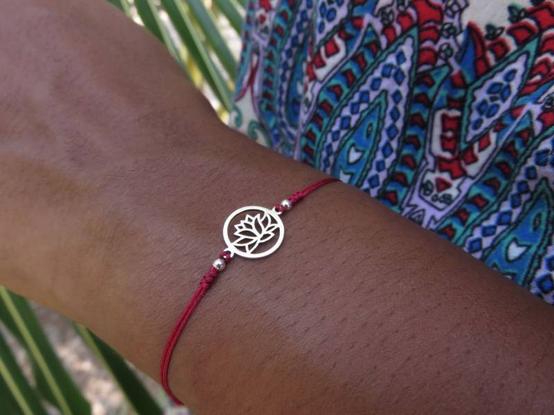 Verstellbares Armband Lotusblume Aus Silber in Dunkelrot von SANUKA