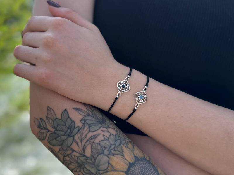 Verstellbares Armband Mit Silberelement Und Stein von SANUKA