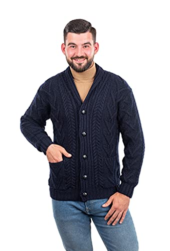 Herren Aran Cable Schal Kragen Strickjacke aus 100% Merinowolle in Holzkohle/Marine/Armeegrün (Marine, XX-Large) von SAOL