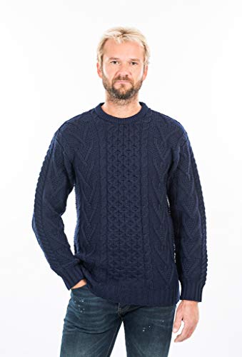 SAOL Herren Aran Pullover mit Rundhalsausschnitt Kragen aus 100% Merinowolle (Marine, Large) von SAOL