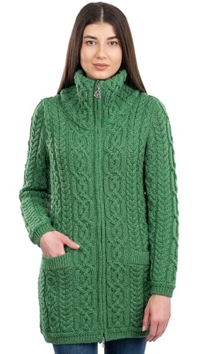 SAOL Damen-Strickjacke Aran mit Reißverschluss, 100% Merinowolle, irischer Mantel mit Taschen und hohem Kragen - Grün - Klein von SAOL