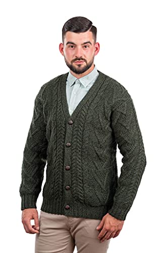 SAOL Herren Aran Irish Cable Knit Strickjacke Cardigan aus 100% Merinowolle mit V-Ausschnitt und Knöpfen und Taschen (Grün, Klein) von SAOL