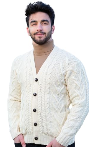 SAOL Herren Aran Irish Cable Knit Strickjacke Cardigan aus 100% Merinowolle mit V-Ausschnitt und Knöpfen und Taschen (Natürlich, Mittel) von SAOL