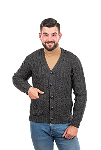 SAOL Herren Aran Irish Cable Knit Strickjacke Cardigan aus 100% Merinowolle mit V-Ausschnitt und Knöpfen und Taschen (Schwarz, 3XL) von SAOL