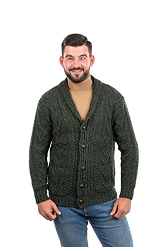 SAOL Herren Cardigan mit Zopfmuster und Schalkragen aus 100% Merinowolle Knöpfe und Taschen, Armeegrün von SAOL