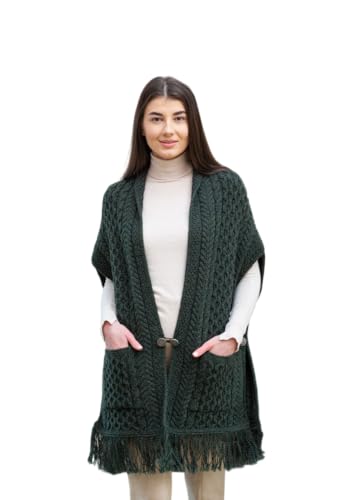 SAOL Schal/Poncho aus 100% Merinowolle, offener Cardigan/Wollumhang mit Taschen mit Fransenbesatz und Dreifaltigkeitsknoten-Knopf - Grün - Einheitsgröße von SAOL