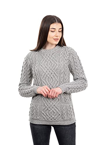 SAOL Zopfmusterpullover aus 100% Merinowolle mit Rundhalsausschnitt Irisch Aran Damen Strickjacke mit Taschen in Grau/Natur/Marineblau (Grey, XX-Large) von SAOL
