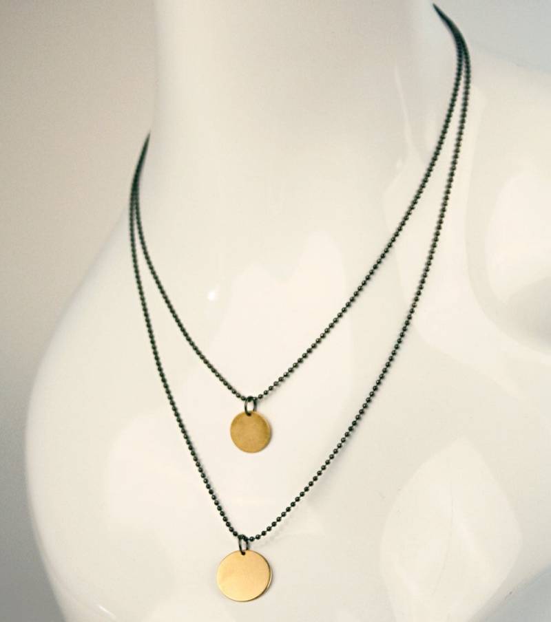 Doppelte Goldmünzen-Halskette An Einer Hundekette | Lange Gewickelte Geschichtete Münzkette Scheibe Mit Sonne Und Mond, Perlenschliff-Kette Doppelte Goldmünzen-Halskette An Einer Hundekette | Lange Gewickelte Geschichtete Münzkette Scheibe Mit Sonne Und Mond, Perlenschliff-Kette von SARAHHEALYDESIGNNYC