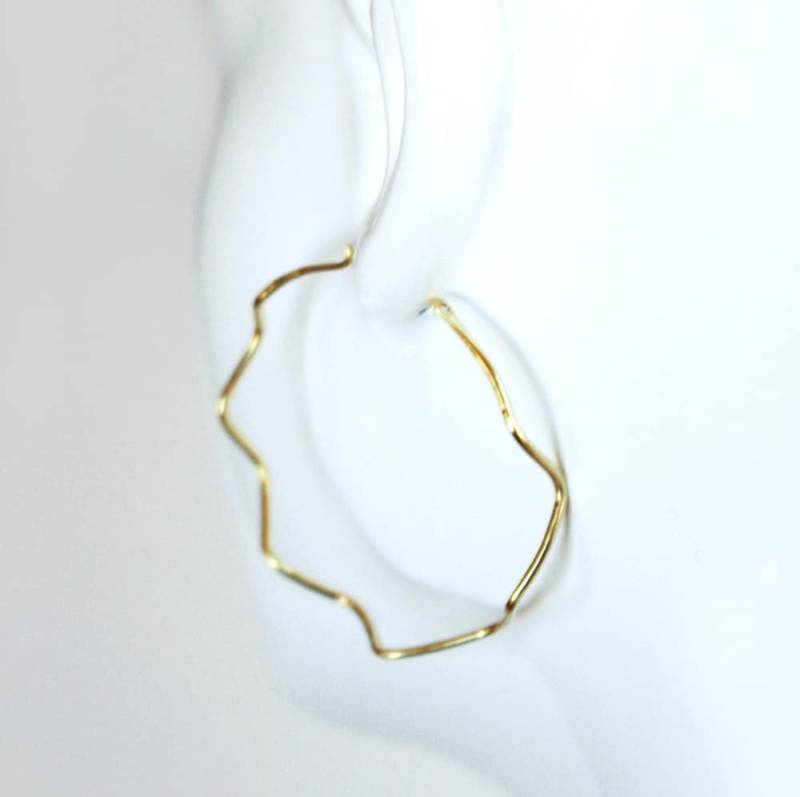 Gehämmert Gold Hoop Ohrringe, Kontinuierliche Kreis Zick-Zack Runde Creolen, Statement Organic Creolen Gehämmert Gold Hoop Ohrringe, Kontinuierliche Kreis Zick-Zack Runde Creolen, Statement Organic Creolen von SARAHHEALYDESIGNNYC