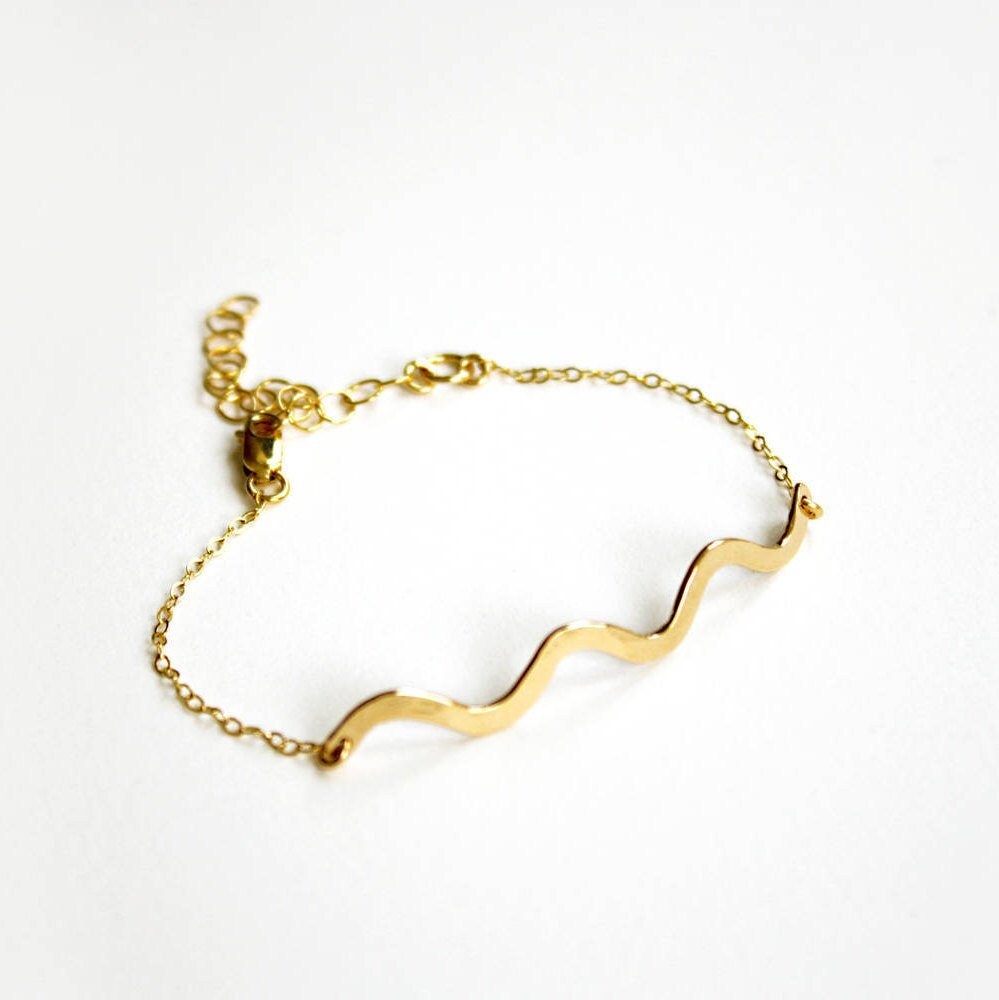 Gewelltes Armband | River Design Hammered Bar Kettenarmband Sun Verstellbare Kette Wave Handmade Motiv Gewelltes Armband | River Design Hammered Bar Kettenarmband Sun Verstellbare Kette Wave Handmade Motiv von SARAHHEALYDESIGNNYC