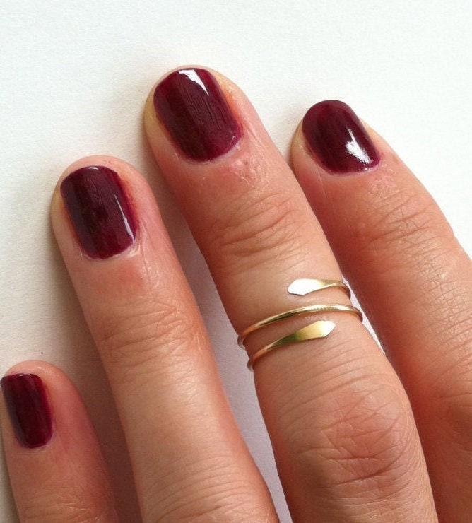 Gewickelt Wrap Rund Gehämmert Gold Fill Schlangenring von SARAHHEALYDESIGNNYC