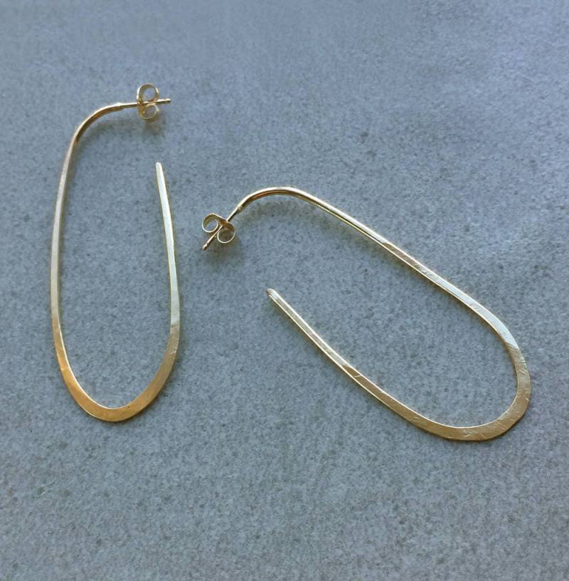 Lange Ovale Gehämmerte Lange Creolen, Schmale, Flache, Ohrstecker/Leichte, Moderne Handgefertigte Ohrringe Mit Pfosten, Minimale Große Lange Ovale Gehämmerte Lange Creolen, Schmale, Flache, Ohrstecker/Leichte, Moderne Handgefertigte Ohrringe Mit Pfosten, Minimale Große von SARAHHEALYDESIGNNYC