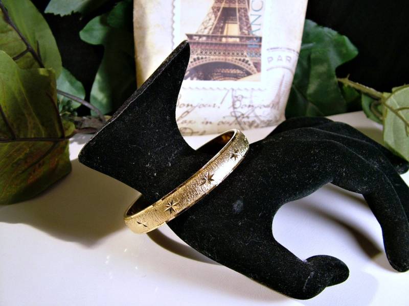 Jahrgang 60-70 Monet Gold Lasercut Strukturierte Armreif von SARAHSVINTAGEBAUBLES