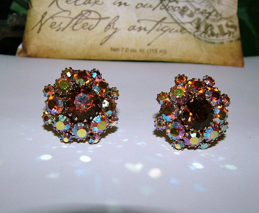 Jahrgang D & E Juliana Amber Topaz Aurora Borealis Cluster Ohrclips Jahrgang D & E Juliana Amber Topaz Aurora Borealis Cluster Ohrclips von SARAHSVINTAGEBAUBLES