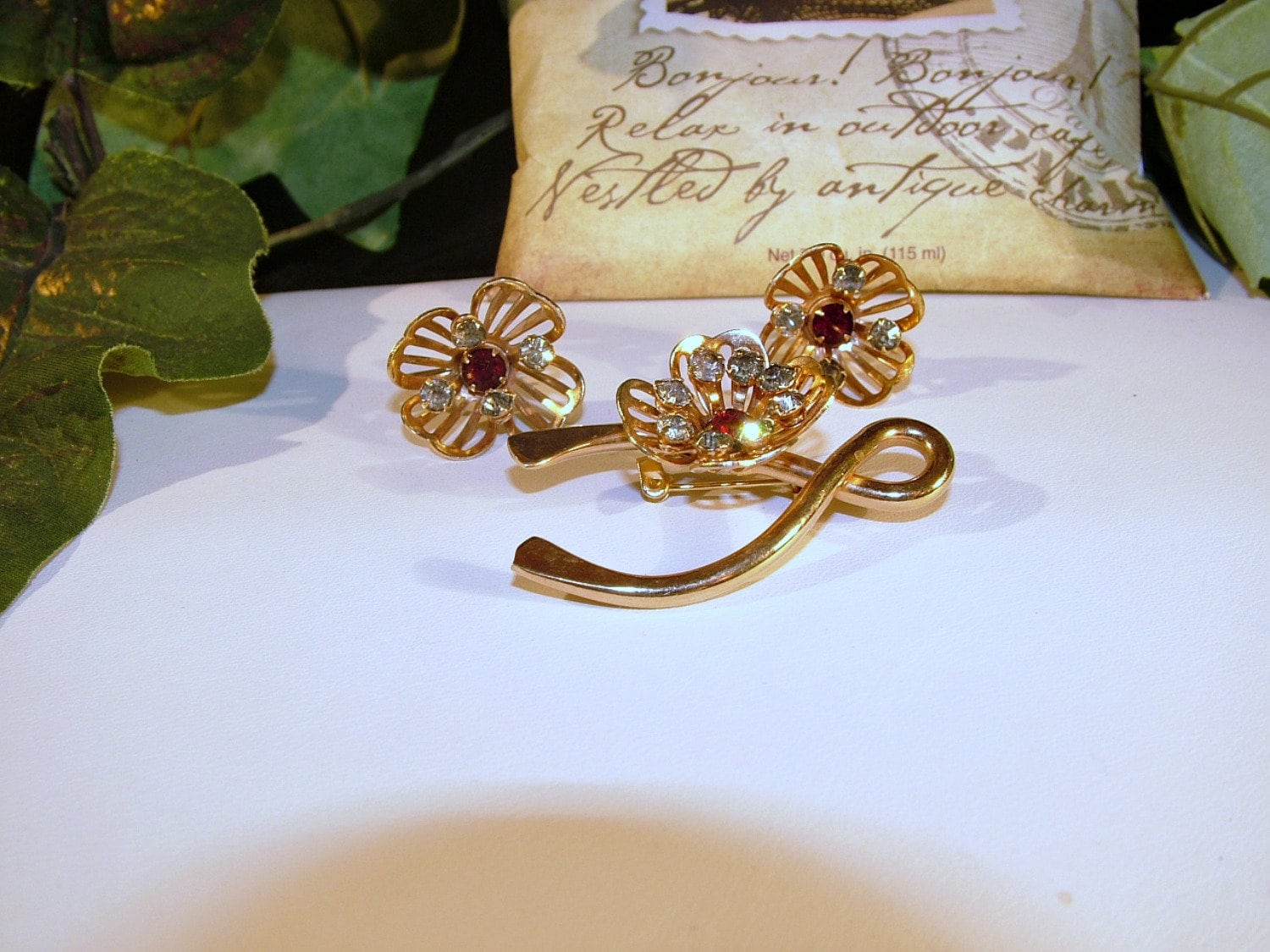 Jahrgang Seltene Bugbee & Co Niles Cn Gold Floral Wishbone Strass Brosche Anhänger Mit Schraube Zurück Ohrringe Jahrgang Seltene Bugbee & Co Niles Cn Gold Floral Wishbone Strass Brosche Anhänger Mit Schraube Zurück Ohrringe von SARAHSVINTAGEBAUBLES