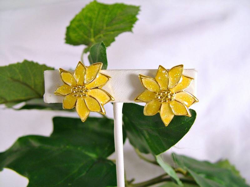 Wunderschöne 1960 Jahrgang Gelb Gold Funkelnden Emaille Weihnachtsstern Ohrclips Wunderschöne 1960 Jahrgang Gelb Gold Funkelnden Emaille Weihnachtsstern Ohrclips von SARAHSVINTAGEBAUBLES