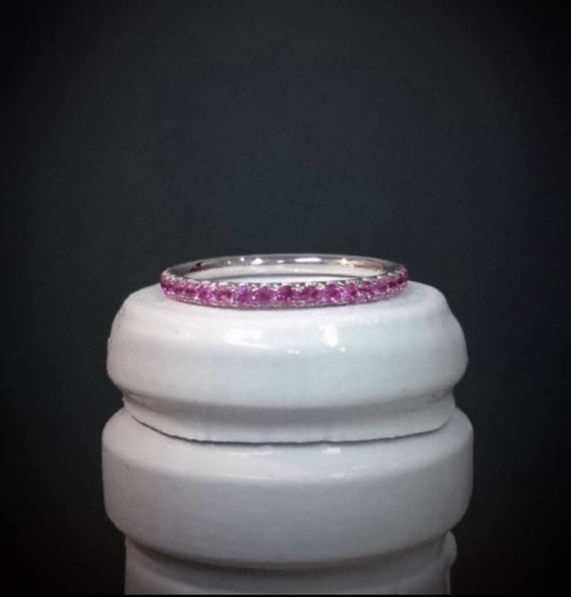 1.5mm Rosa Sapphire Hälfte Eternity Band Pave Set Ewigkeit Rechte Hand Mode Stapelring Oktober Birthstone Mädchen Geschenkband von SARRIEL