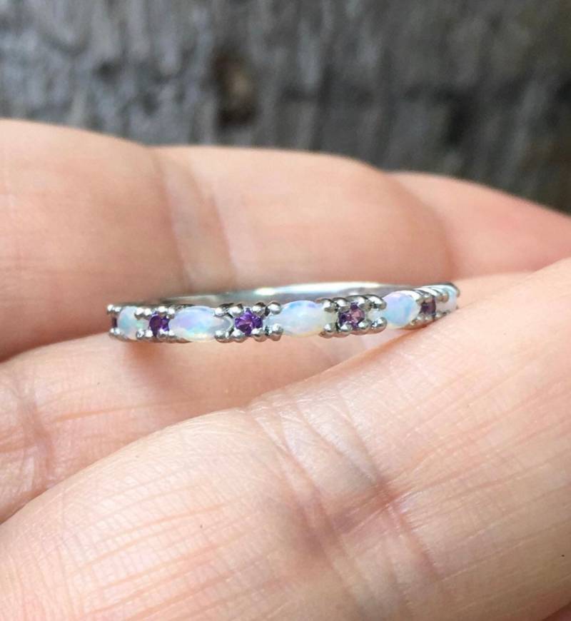 Amethyst Opal 2.2 Mm Ring/Einzigartiges Band Hochzeit Schutz Alternierender Stapel Einzigartige Jubiläumsband von SARRIEL