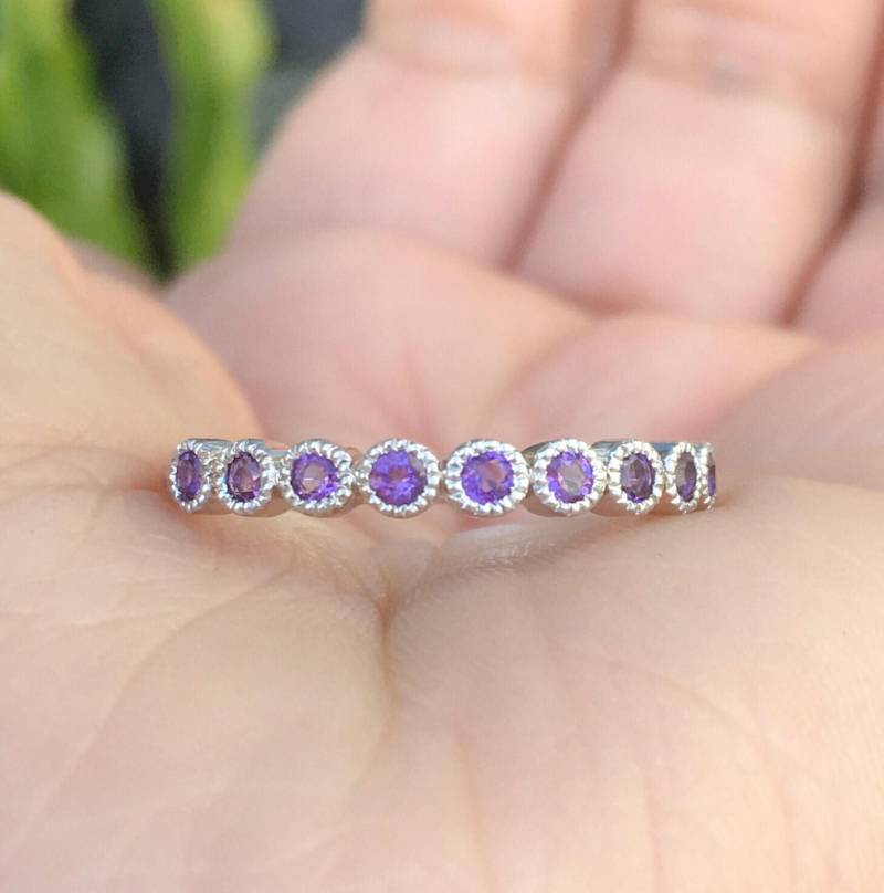 Amethyst Ring Lünette Set Halbe Eternity Bubble Band Ausgebogter Dot Februar Geburtsstein Art-Deco-Hochzeitsband Stapelring von SARRIEL