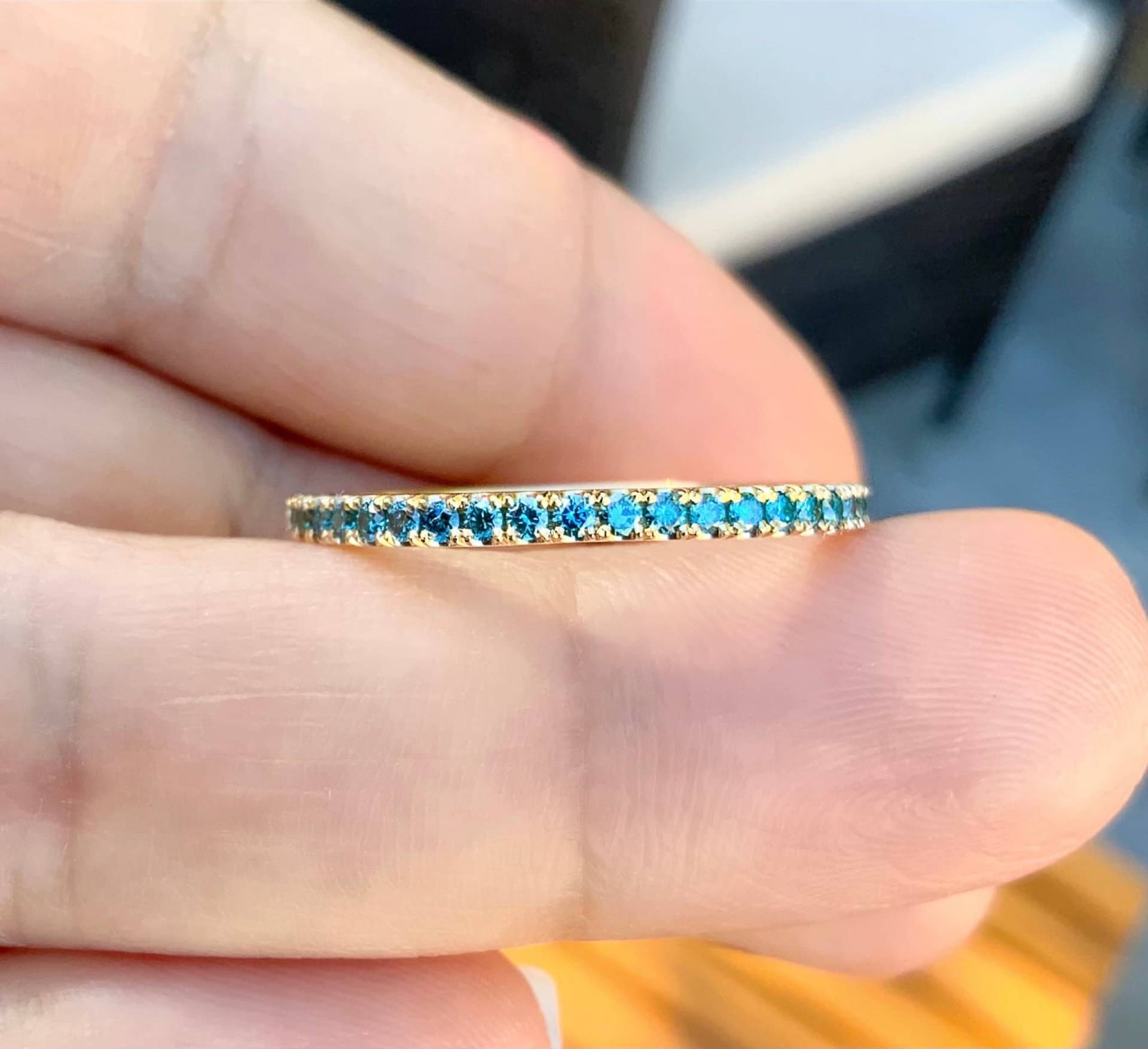 Blauer Diamant Ehering/Pave Halbe Ewigkeit Stapeln Schutz Ring 1.8mm Infinity Einzigartige Edelstein Band von SARRIEL