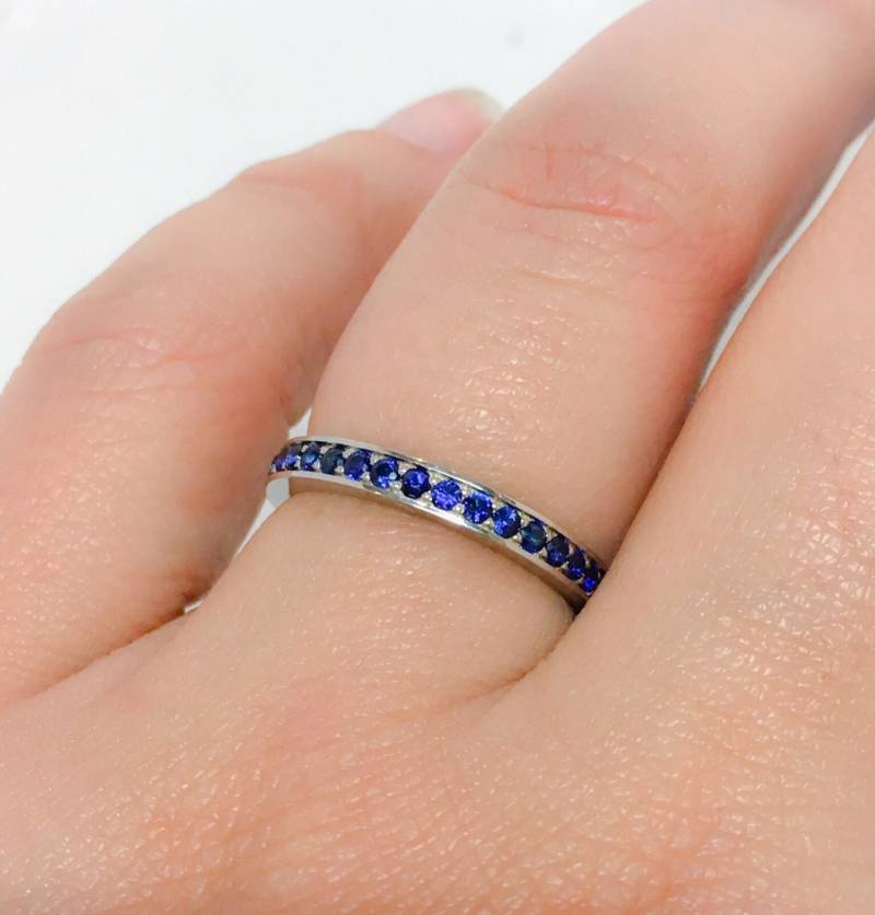 Blauer Saphir Eternity Band Pave Halbe Ewigkeit 2, 5 Mm Sapphire Hochzeit Gaurd Jubiläum Royal Blue September Stapeln Infinity von SARRIEL